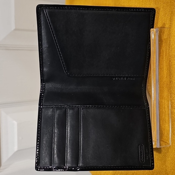 COACH Passport Holder/ Wallet Signature CC EUC - Picture 11 of 11